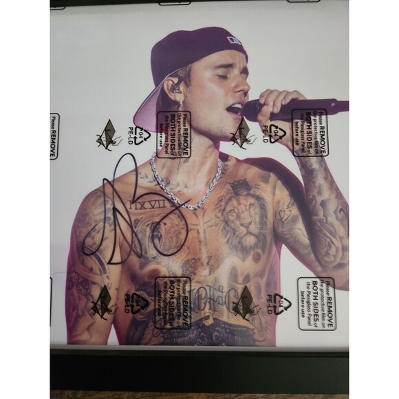 Shirtless Justin Beiber Framed & Autographed 9x12 Photo With COA - Picture 2 of 5